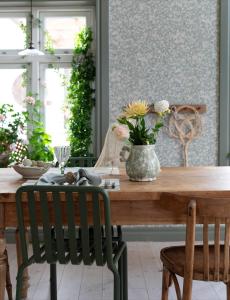 Tygservett, liten duk VIDE, enfärgad i återvunnen textil i lindblomsgrön