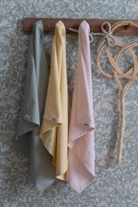 Kökshandduk VIDE, enfärgad i återvunnen textil i ljusrosa