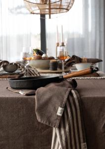 Kökshandduk VIDE, återvunnen textil, enfärgad i nougat