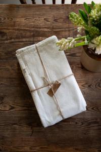 Stor Duk VIDE, enfärgad i återvunnen textil i Offwhite