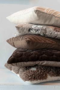 Kuddfodral Sean i ull och bomull, diamantformade rutor, Brun