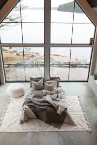 Enkelöverkast Loke enfärgat med dubbelsytt rutmönster, Stl.180x260 cm, Lin