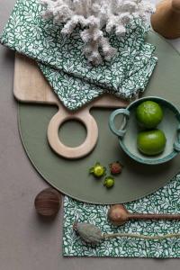 Tablett MOANA rund, 38 cm i diameter, enfärgad, ljusgrön