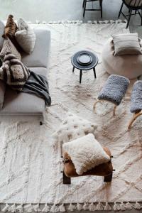 Kuddfodral Timmy, enfärgad lurvig kudde med ullblandning, stl.48x48cm Offwhite