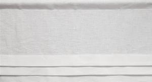 Nora Fuskhisskappa ca 45cm i 100% lin med tre lagda veck, vit