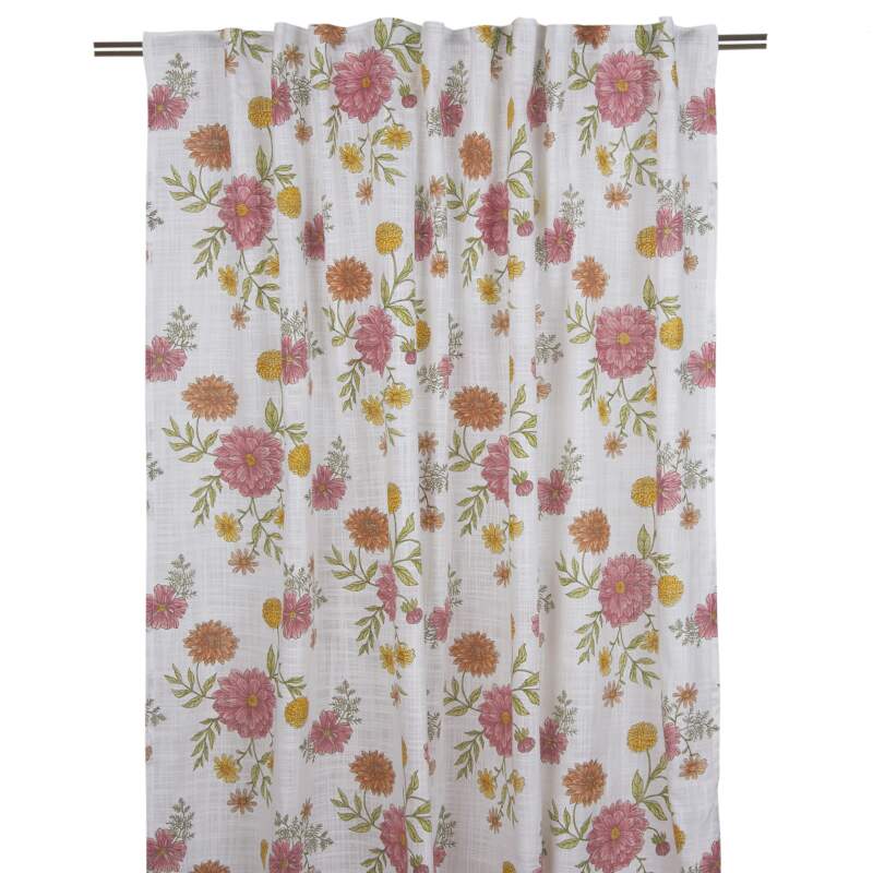 Somrig gardin i rosa färger