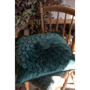 Kuddfodral CILLA 47x47 cm enfärgat med stor blomma, blå