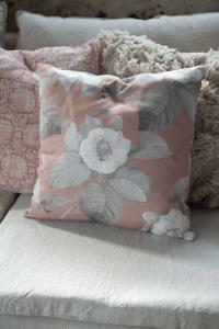 Kuddfodral Elvira, blommig, Stl. 45X45 cm, rosa