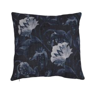 Kuddfodral Chloe, blå blommor  Stl. 45X45 cm, marinblå bottenfärg