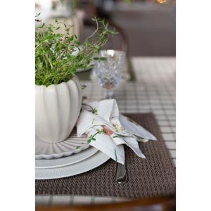 Tygservett, liten duk Maja, småblommig i orange och gult, Stl. 42X42 cm, offwhite bottenfärg