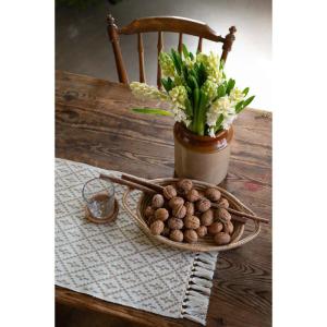 Bordstablett. tallriksunderlägg Benji, inkainspirerat mönster, frans i kortsidorna, beige