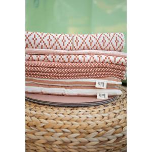 Löpare Benji, inkainspirerat mönster, frans i kortsidorna, peach