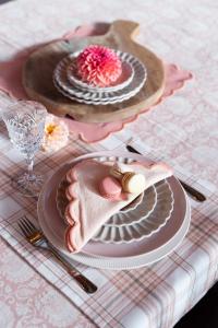 Bordstablett Malin, enfärgad med vågig kant och langettsöm, Stl. 35X45 cm, peach