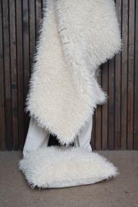Kuddfodral Curly i pälsimitation i Offwhite