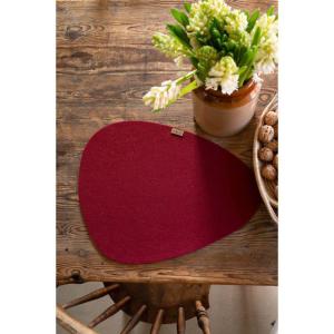 Tablett, tallriksunderlägg HENNY i filtmaterial med oval form i rött