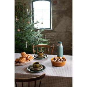 Duk Dora med tryckt rött rutmönster på linne färgat tyg