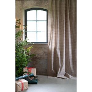 Gardin Dora med tryckt rött rutmönster på linnefärgat tyg