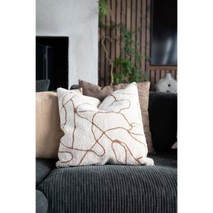 Kuddfodral DELTA med ögletuftat grafiskt mönster i beige och brunt