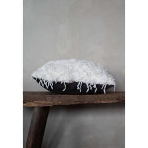 Kuddfodral FENIX med fjäderliknande tuffsigt tyg på framsidan i offwhite