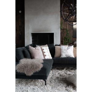 Kuddfodral EVAN i grafiskt tuftat mönster i beige och greige