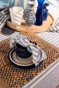 Bordstablett, tallriksunderlägg Frodo i glesvävd blå jute