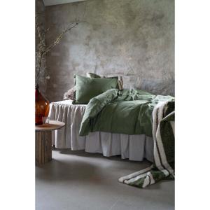 Bäddsett Yoko, kingsize, påslakan och örngott, mörkgröna smala ränder på grön botten.