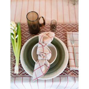 Tygservett, liten duk Axel med vävda rutor i röd och beige.