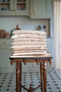 Sittdyna Lucas, med handtag, återvunnen vävd rand i klassisk stil. Kastanj