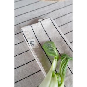 Tygservett / liten duk Lucas, garnfärgad mönstervävd och återvunnen rand i klassisk stil. Svart