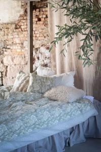 Bäddset SONIA blommig och bård runt om, ljusgrön botten