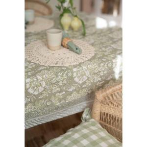 Akrylatbehandlad Duk SONIA blommig och bård längs med långsidorna, ljusgrön botten