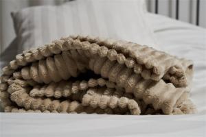 Pläd Baloo, ribbad struktur, sand