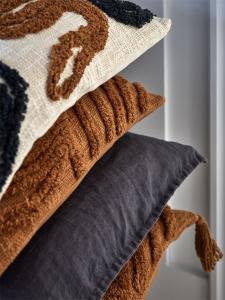 Kuddfodral LINNE, enfärgat, mörkgrå