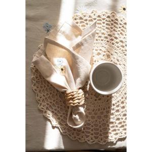 Rund Bordstablett, tallriksunderlägg, duk BRITTA, handvirkad i offwhite