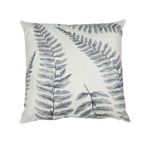 Kuddfodral ELLIOT med stora ormbunksliknande gråblå blad på offwhite bottenfärg
