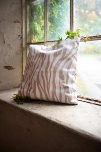 Kuddfodral ZEBRA med tryckt zebramönster i vitt och beige