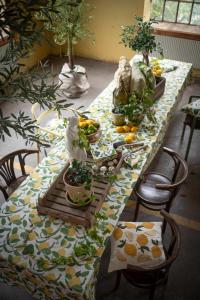 Bordsduk LIMONE med solgula citroner