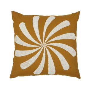 Kuddfodral SPIN med en broderad vindsnurra i beige, gul botten