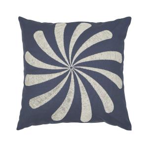 Kuddfodral SPIN med en broderad vindsnurra i beige, marinblå botten