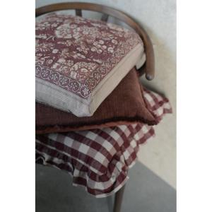 Kuddfodral SONIA, blommig och bård runt om, vinröd botten