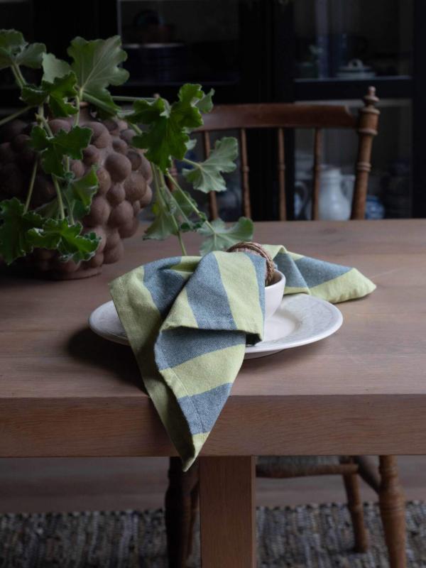 Tygservett eller liten duk AMALIA, bredrandig i mörkgrön och lime