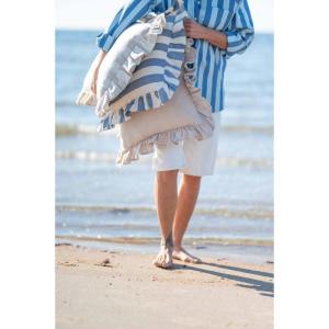 Kuddfodral AMALIA, bredrandig med volang i marinblått och offwhite