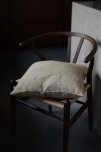 Kuddfodral RIO, enfärgad med struktur i tyget i linnefärg