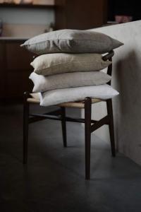 Kuddfodral RIO, enfärgad med struktur i tyget i grönt