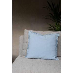 Kuddfodral DANNY, enfärgad med struktur och en kort frans runt om i ljusblå