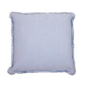 Kuddfodral DANNY, enfärgad med struktur och en kort frans runt om i ljusblå