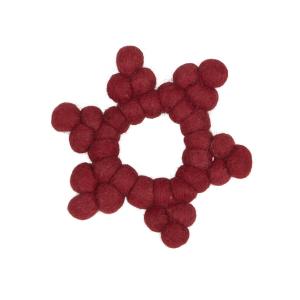 Grytunderlägg STELLA i tovad ull formad som en stjärna i rött