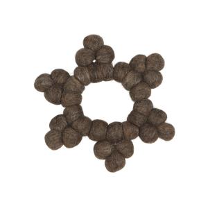 Grytunderlägg STELLA i tovad ull formad som en stjärna i nougatfärg