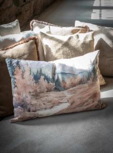 Kuddfodral LANDSCAPE med landskapsmotiv i bruna nyanser