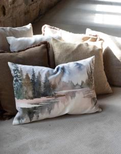 Kuddfodral LAKE akvarellmålad sjö i vackert vinterlandskap